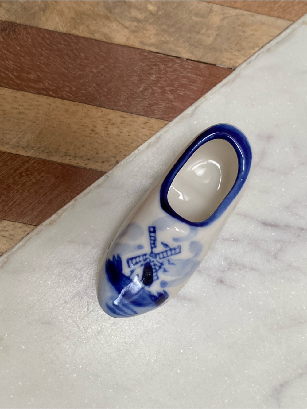 Classic Blue and White Delft-Style Women's Slip-On Shoe Decoration